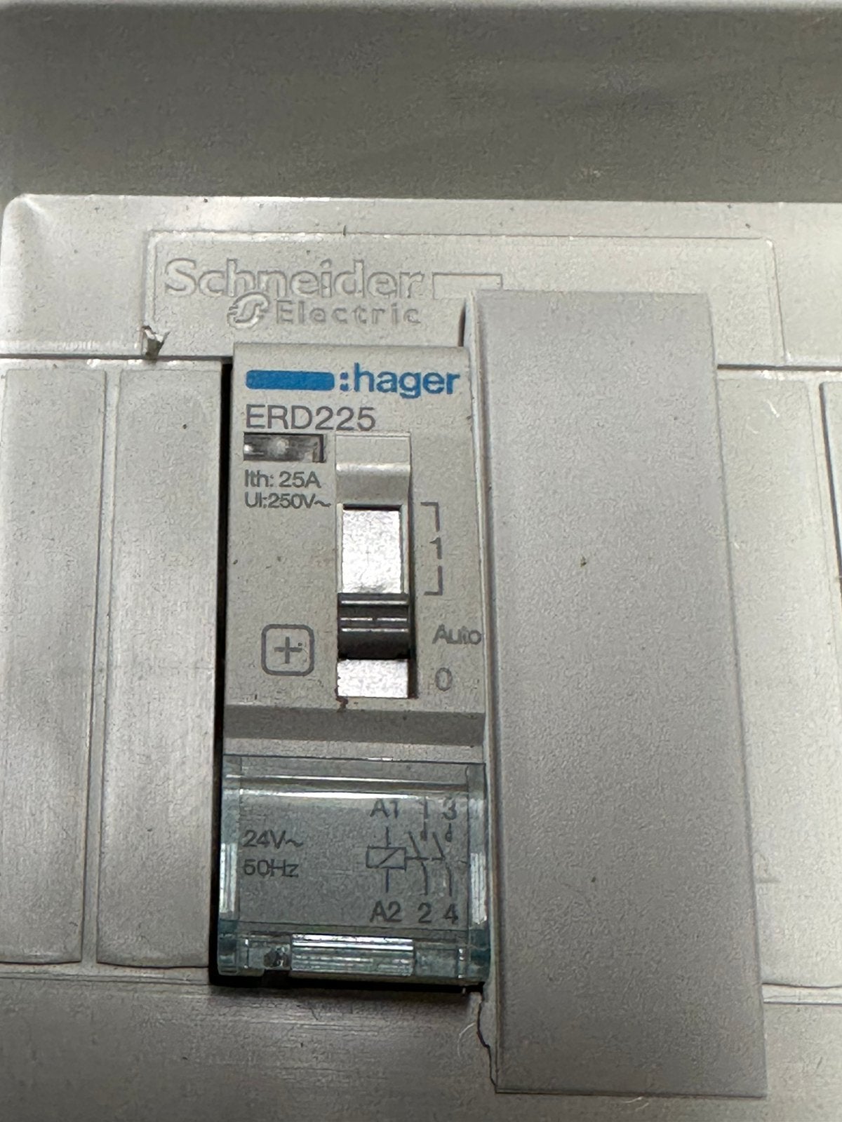 2x Hager ERD225 relais 25A 24V in waterdichte Schneider kast, Ophalen of Verzenden, Zo goed als nieuw, Overige typen