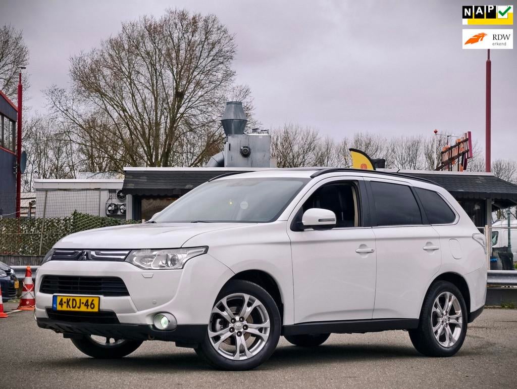 Mitsubishi Outlander 2.0 Instyle / AUTOMAAT / 7 PERS / PANO, Auto's, Mitsubishi, 15 km/l, Zwart, 150 pk, Wit