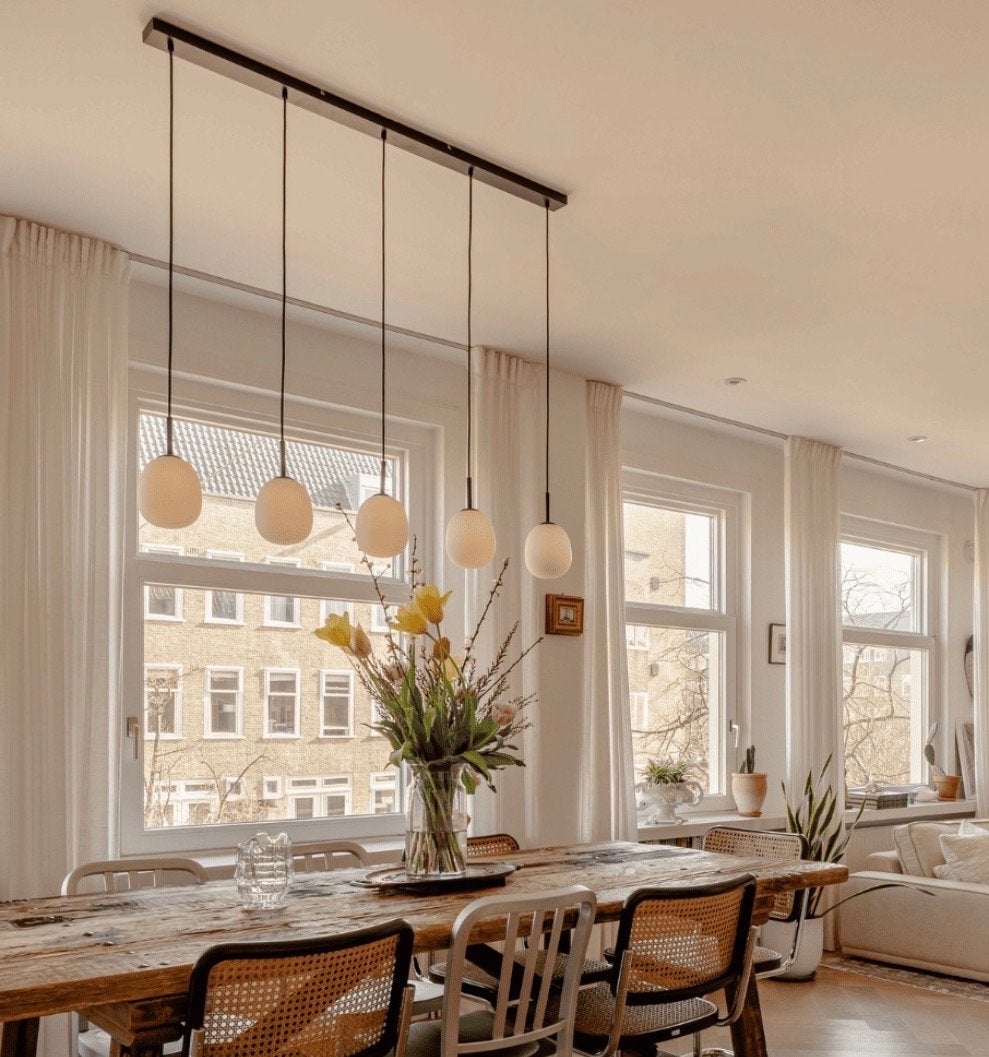 Moderne hanglamp met 5 melkglas bollen, Huis en Inrichting, Lampen | Hanglampen, Ophalen, Nieuw, Glas, E14 (klein)