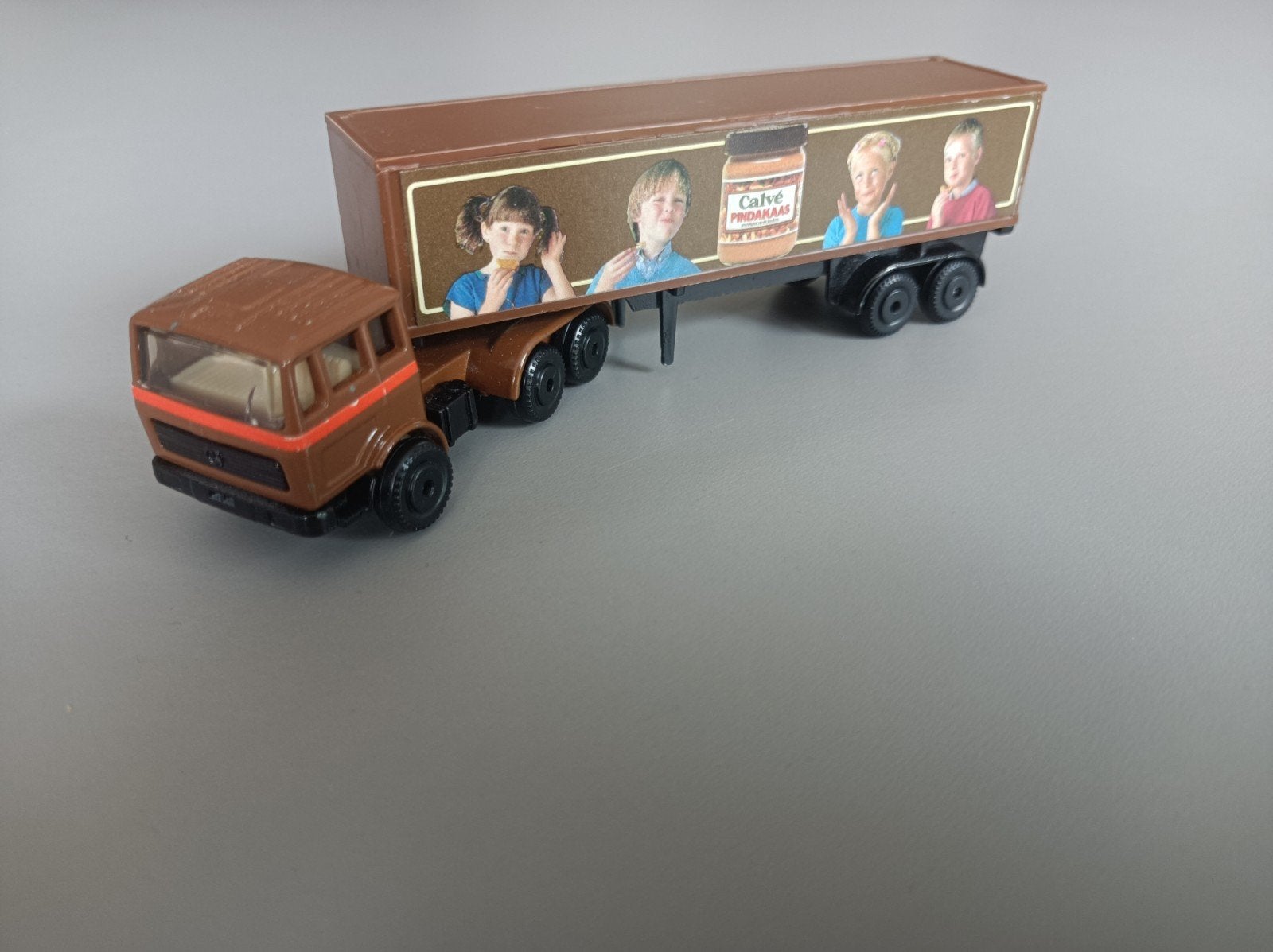 Mercedes vrachtwagen Calvé pindakaas, Ophalen of Verzenden, Zo goed als nieuw, Bus of Vrachtwagen, Efsi