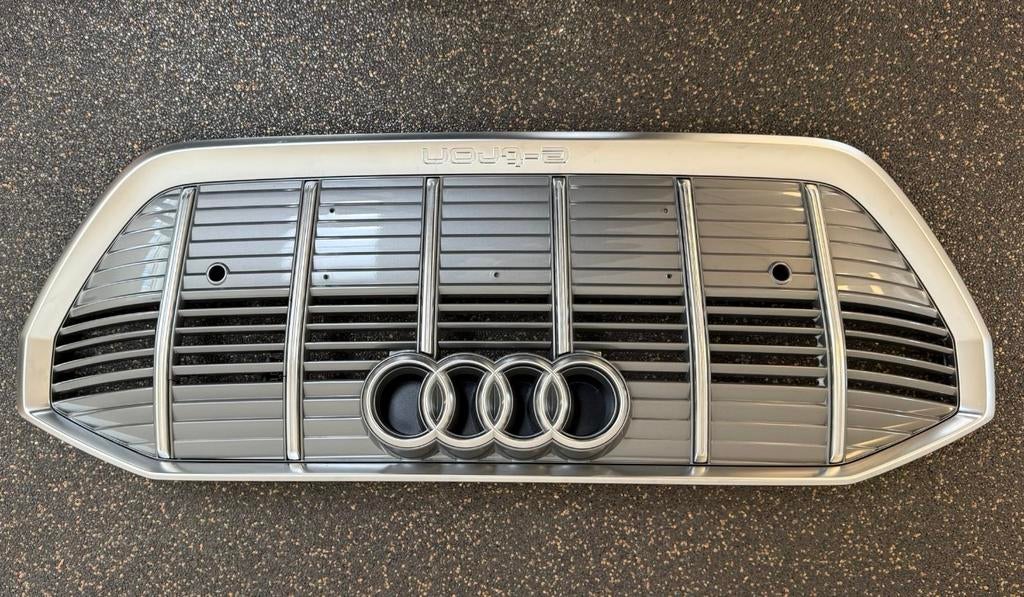 Audi e-tron Singleframe Grill en achterbumper, Auto-onderdelen, Carrosserie en Plaatwerk, Bumper, Audi, Voor, Ophalen of Verzenden