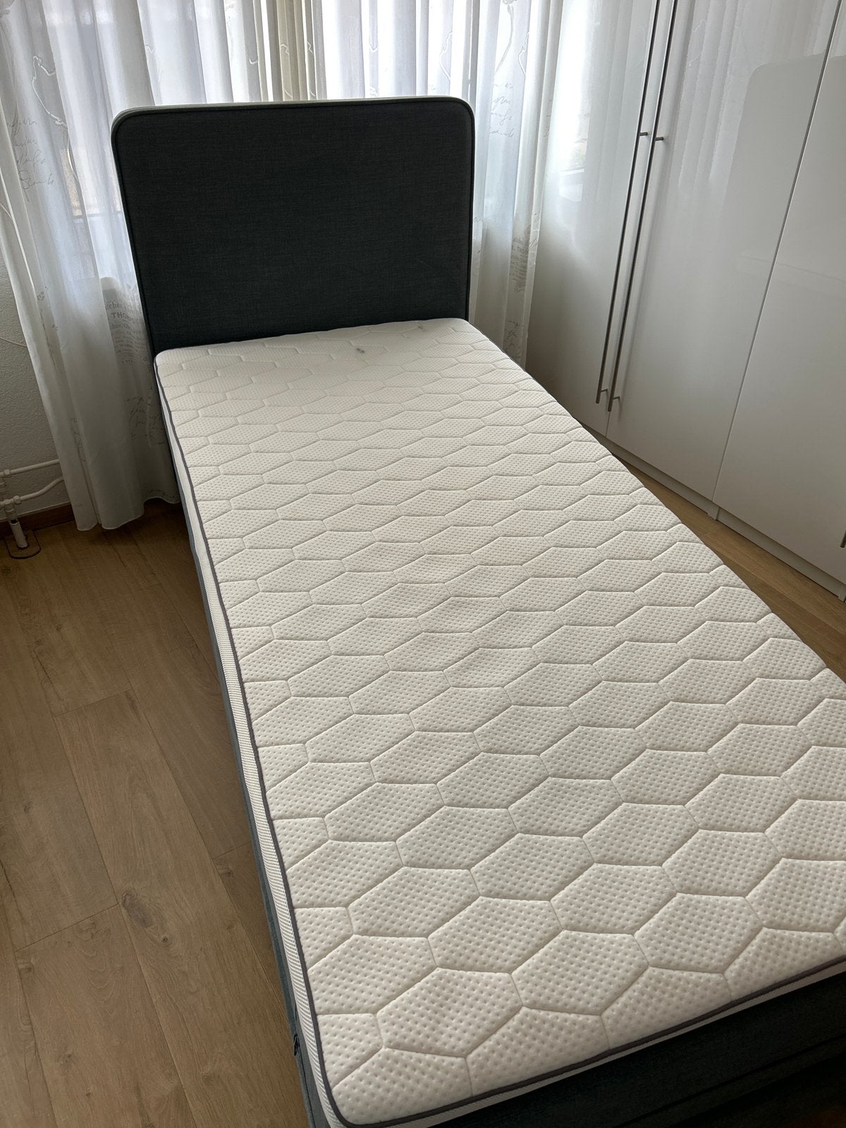 Swiss Sense Eenpersoons boxspring met matras en topper, Huis en Inrichting, Ophalen, 90 cm, Eenpersoons, Zo goed als nieuw