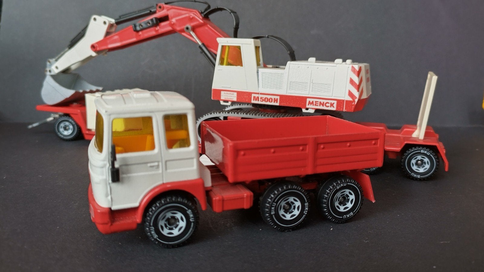 Man 8156 F Menck 500 Dieplader 1:55 Siku 4012  Pol, SIKU, Verzenden, Zo goed als nieuw, Bus of Vrachtwagen