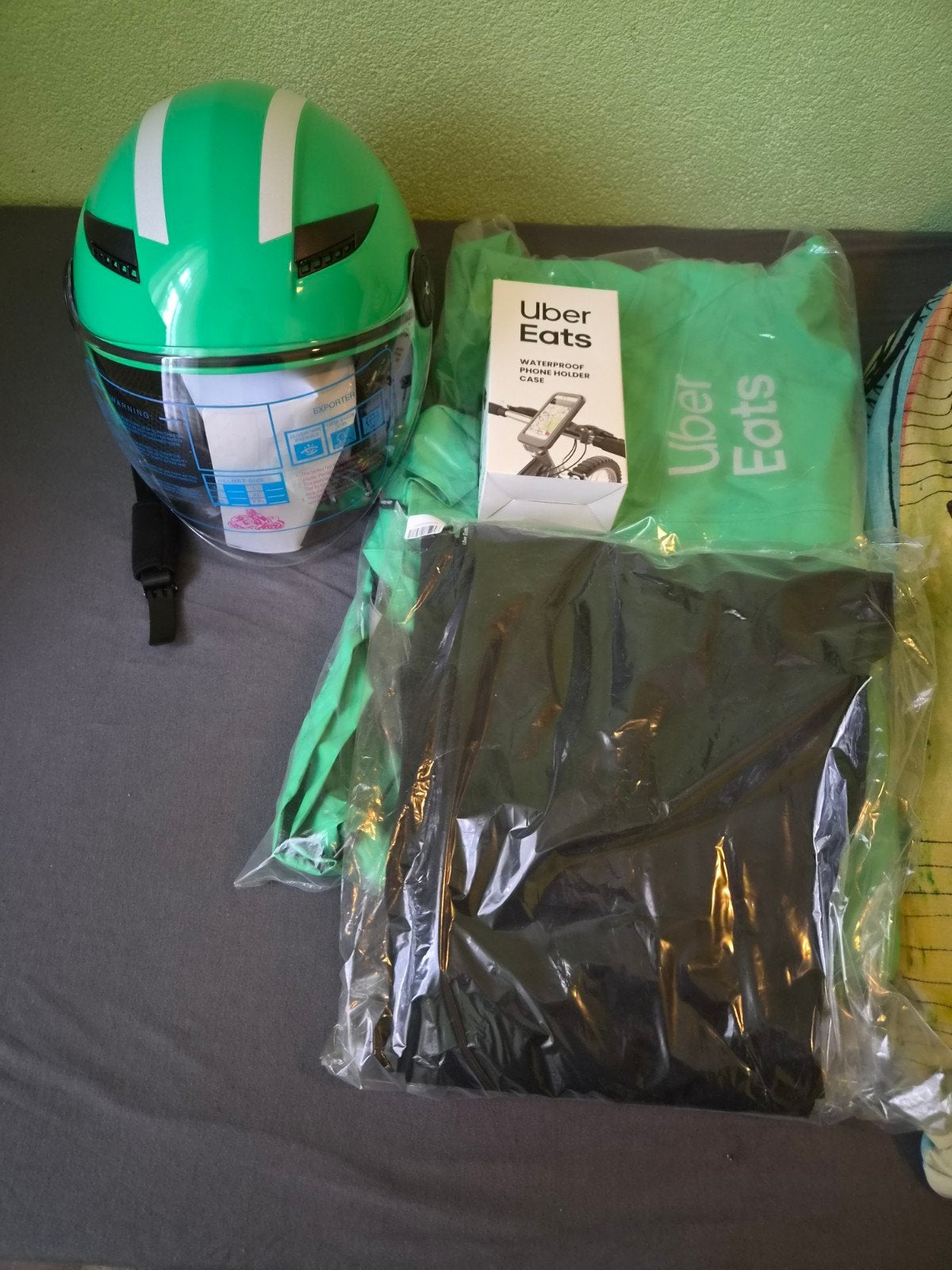 Uber Eats Helm, Telefoonlader, Kleding - Nieuw in plastic, Ophalen of Verzenden, Nieuw, Overige maten