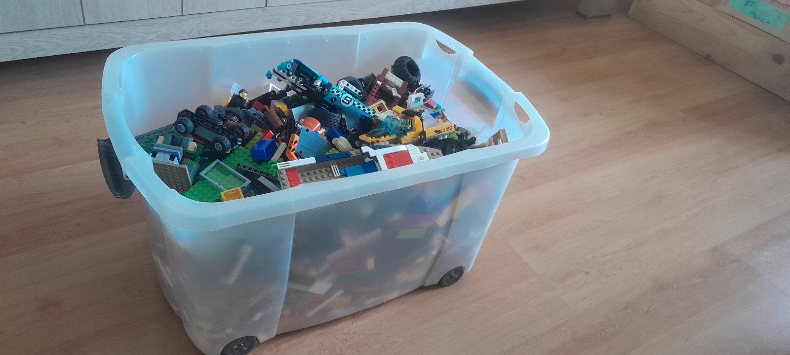 Grote bak merk-LEGO ~10 kg + 2 grondplaten, Ophalen, Zo goed als nieuw, Accessoire, Lego