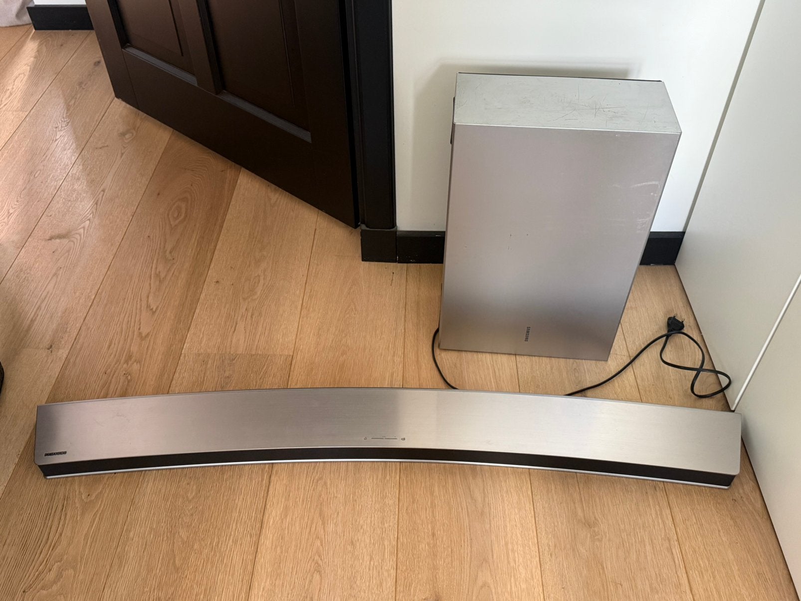 Foto 2 van Curved Samsung soundbar en subwoofer - HW-J7501