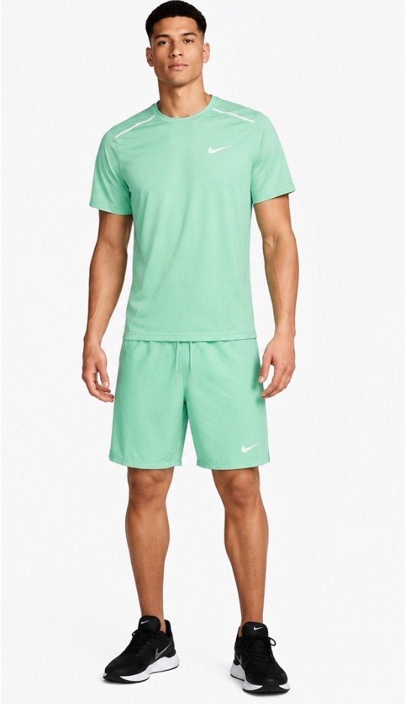 Nike hardloopset - T-shirt en korte broek - Nieuw, Nieuw, Ophalen of Verzenden, Hardlopen of Fietsen, Groen