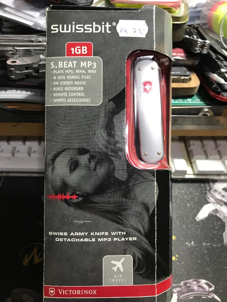 Victorinox 74mm Smooth Alox 1GB Swiss Memory Swissbit USB, Ophalen of Verzenden, Zo goed als nieuw