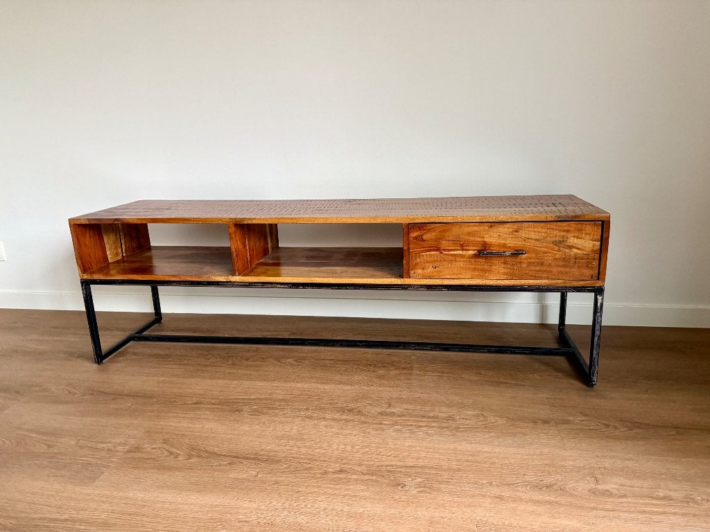 Tv meubel, 150 tot 200 cm, Zo goed als nieuw, Minder dan 100 cm, 25 tot 50 cm