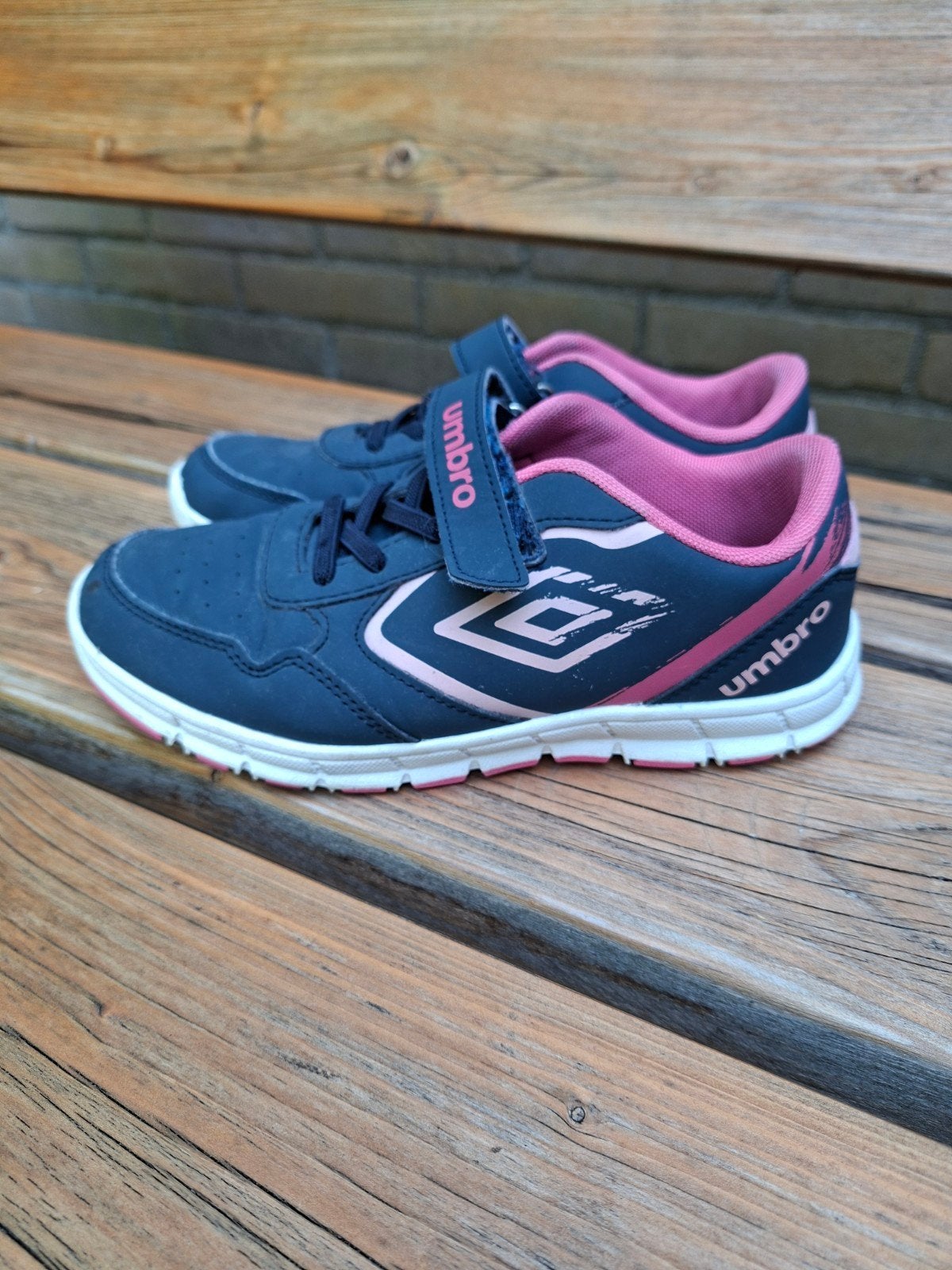 Umbro sportschoenen maat 35 - Blauw/Roze, Gebruikt, Umbro, Ophalen of Verzenden, Jongen of Meisje