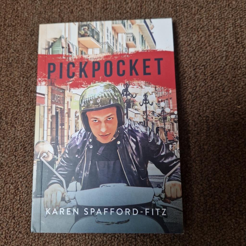 Pickpocket - Karen Spafford-Fitz (Engels), Ophalen of Verzenden, Zo goed als nieuw, Karen Spafford-Fitz