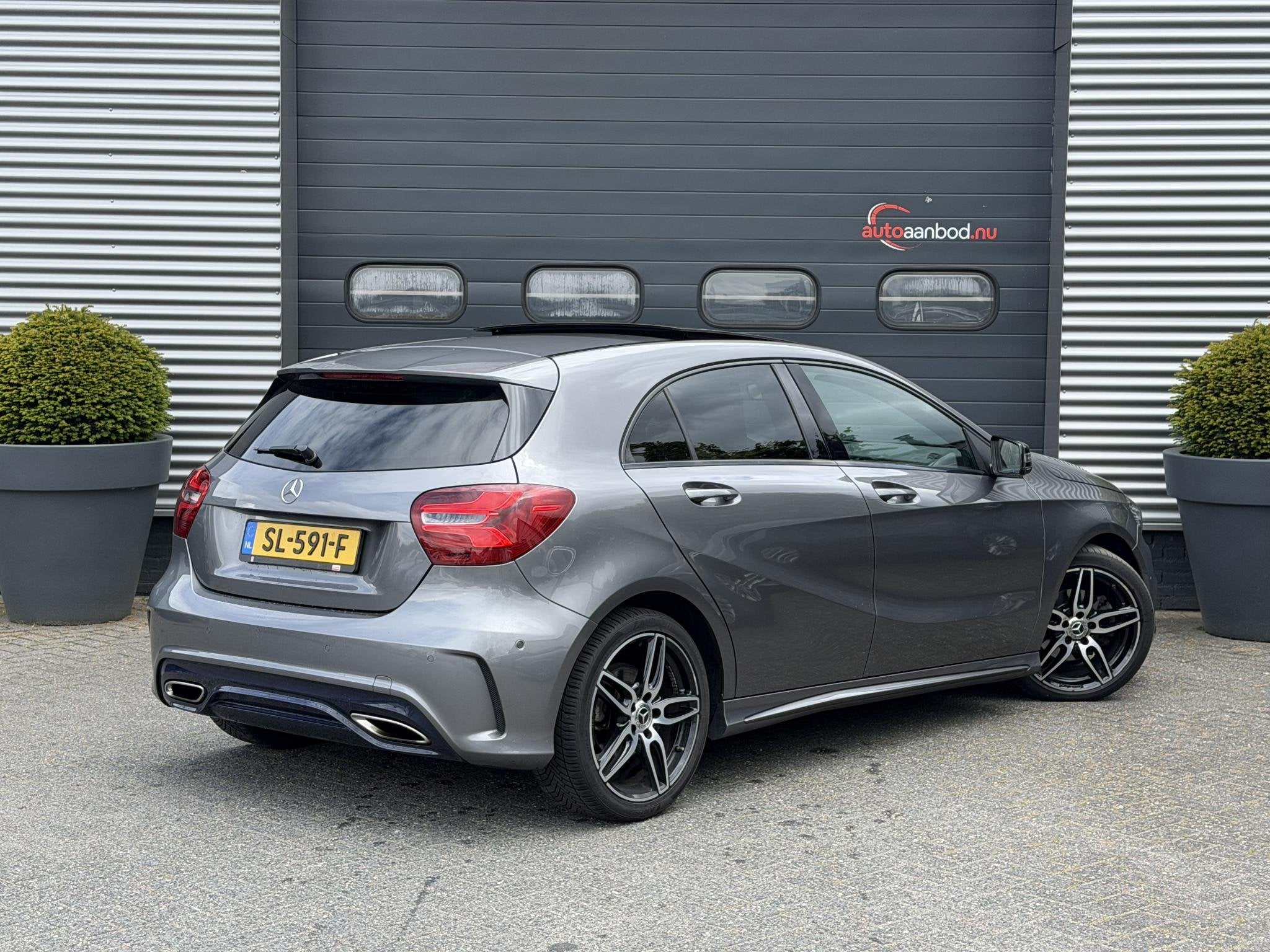 Mercedes-Benz A-klasse 160 AMG | Panoramadak | Camera | Navi, Auto's, Gebruikt, 4 cilinders, Bedrijf, 19 km/l
