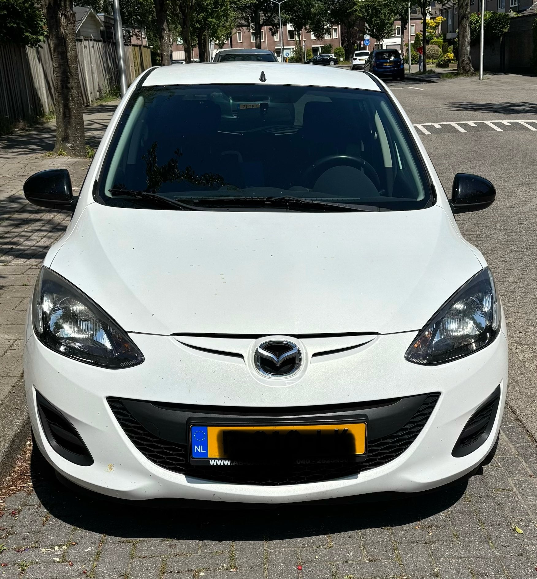 Mazda 2 1.3 55KW 5DRS 2014 Wit, Auto's, Mazda, Particulier, Benzine, B, Hatchback, Handgeschakeld, Geïmporteerd, Wit, Zwart, Stof