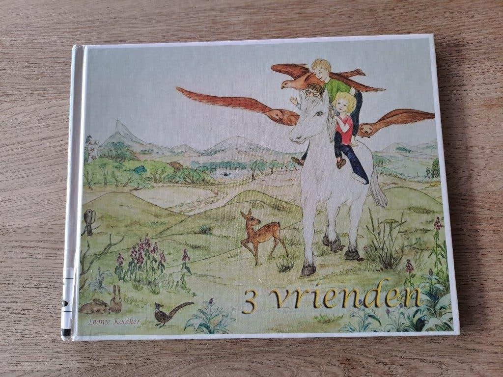 3 VRIENDEN. LEONIE KOOIKER., Ophalen of Verzenden, Gelezen, Leonie Kooiker, Fictie algemeen