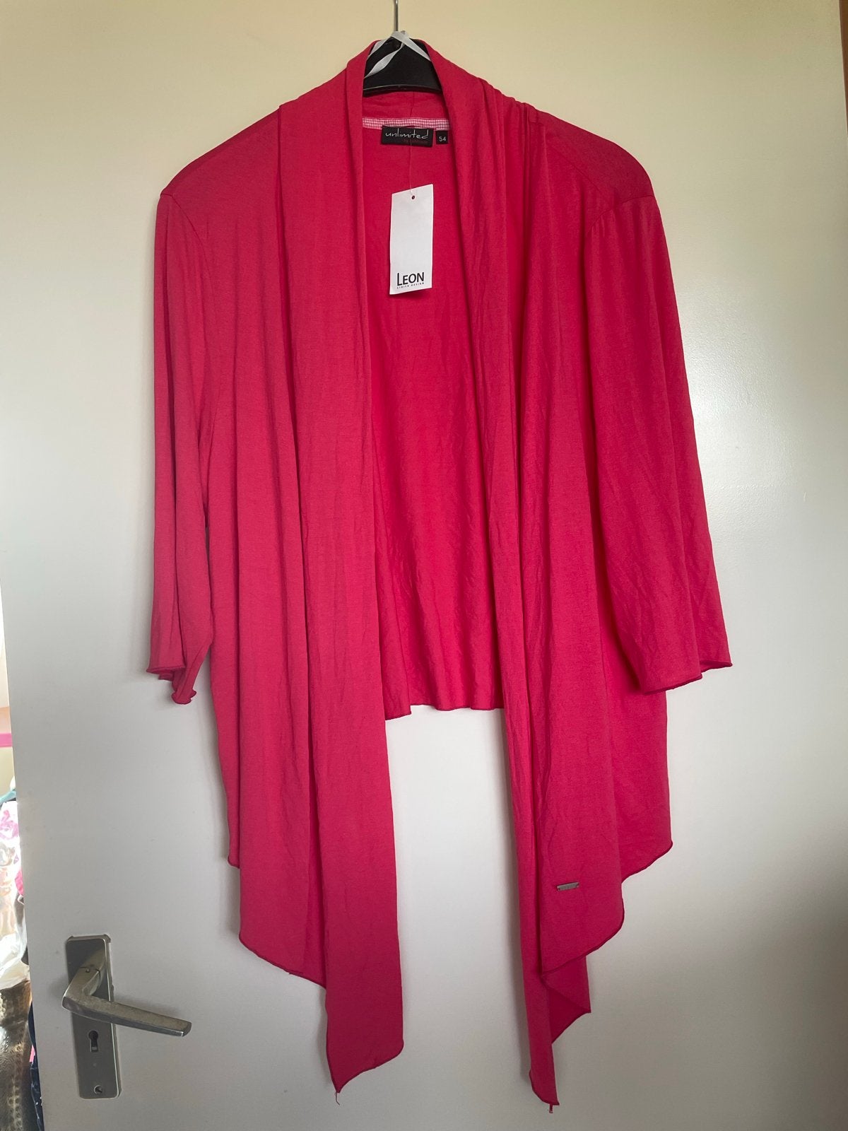 Nieuwe fuchsia roze cardigan van Leon, maat 54, Ophalen of Verzenden, Nieuw, Roze, Trui of Vest