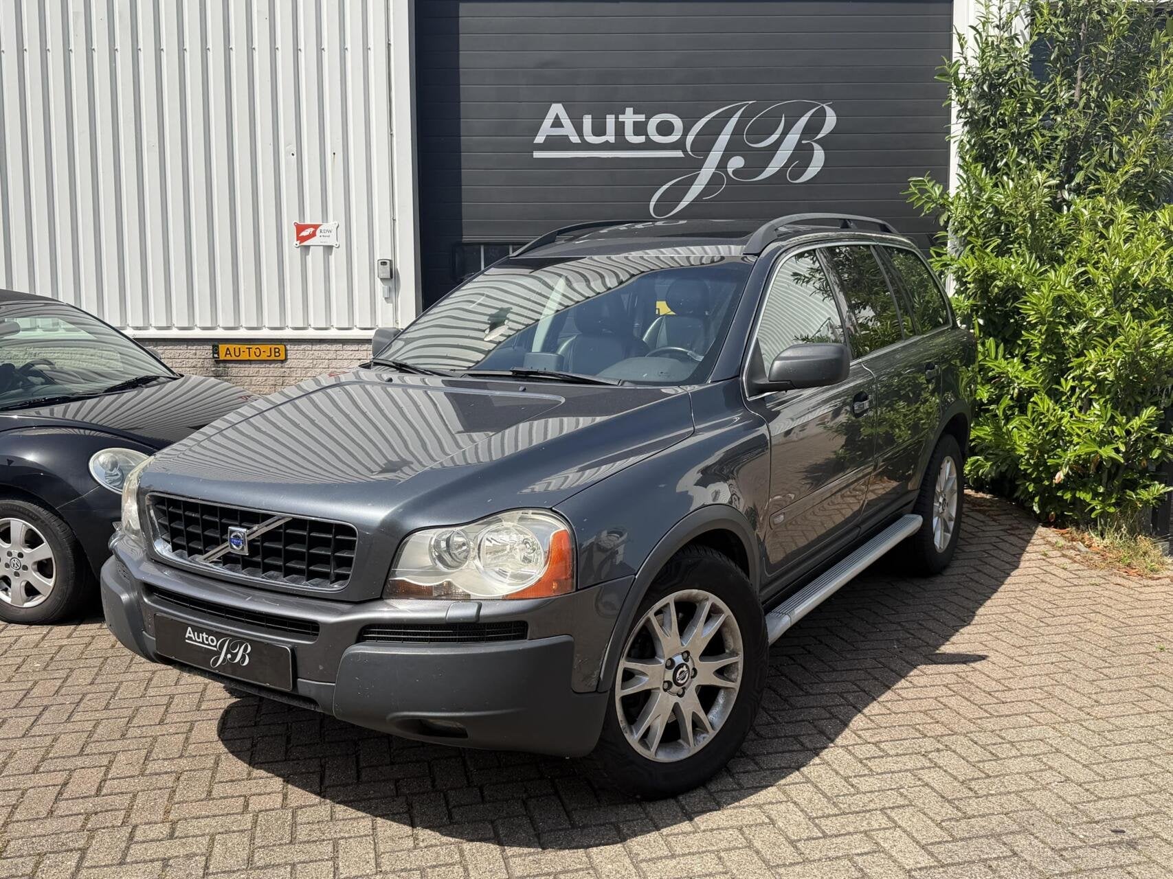 Volvo XC90 2.4 D5 EXECUTIVE | 7-PERS | DAK | TREKHAAK | 100%, Gebruikt, Zwart, 241 €/maand, 7 stoelen