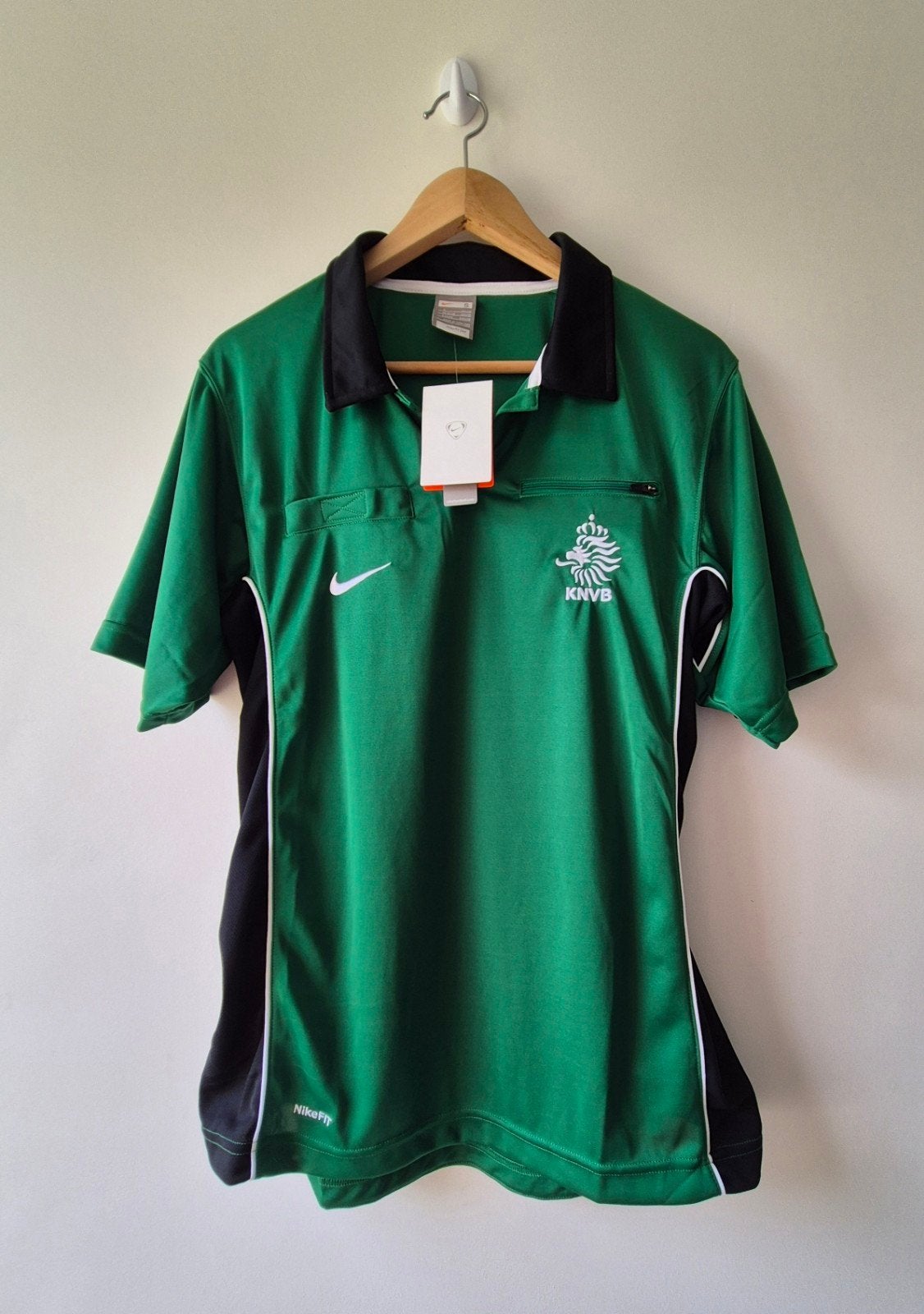 Nieuw retro vintage Nike KNVB arbiter shirt 2007 maat small, Maat S, Ophalen of Verzenden, Nieuw, Shirt