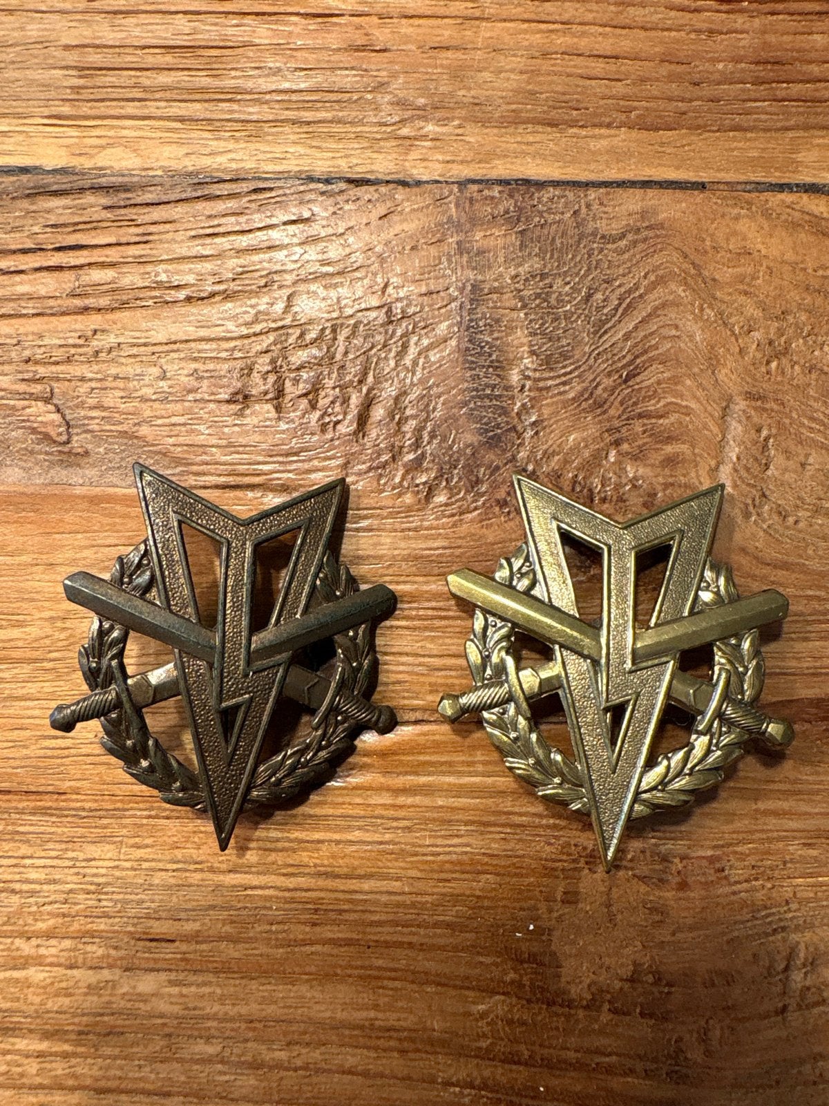 Vintage Militaire Insignes - Set van 2, Ophalen of Verzenden