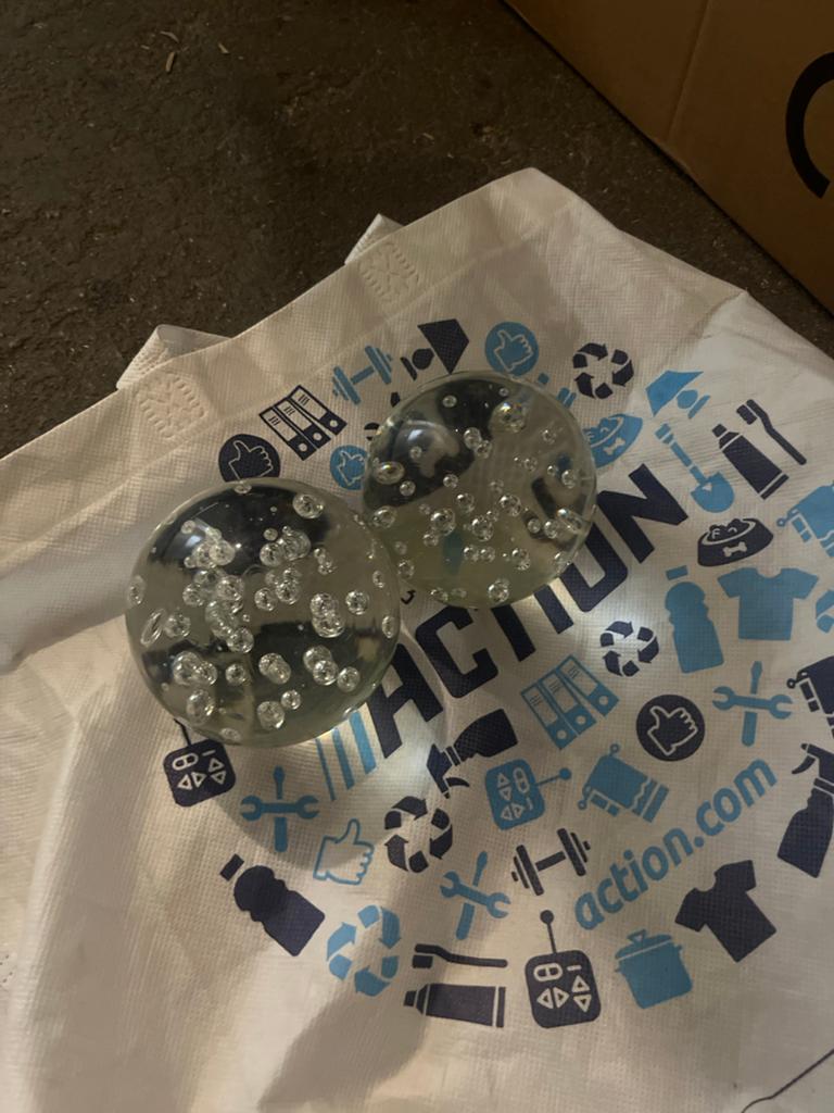 Decoratieve glazen bollen met luchtbellen, Ophalen
