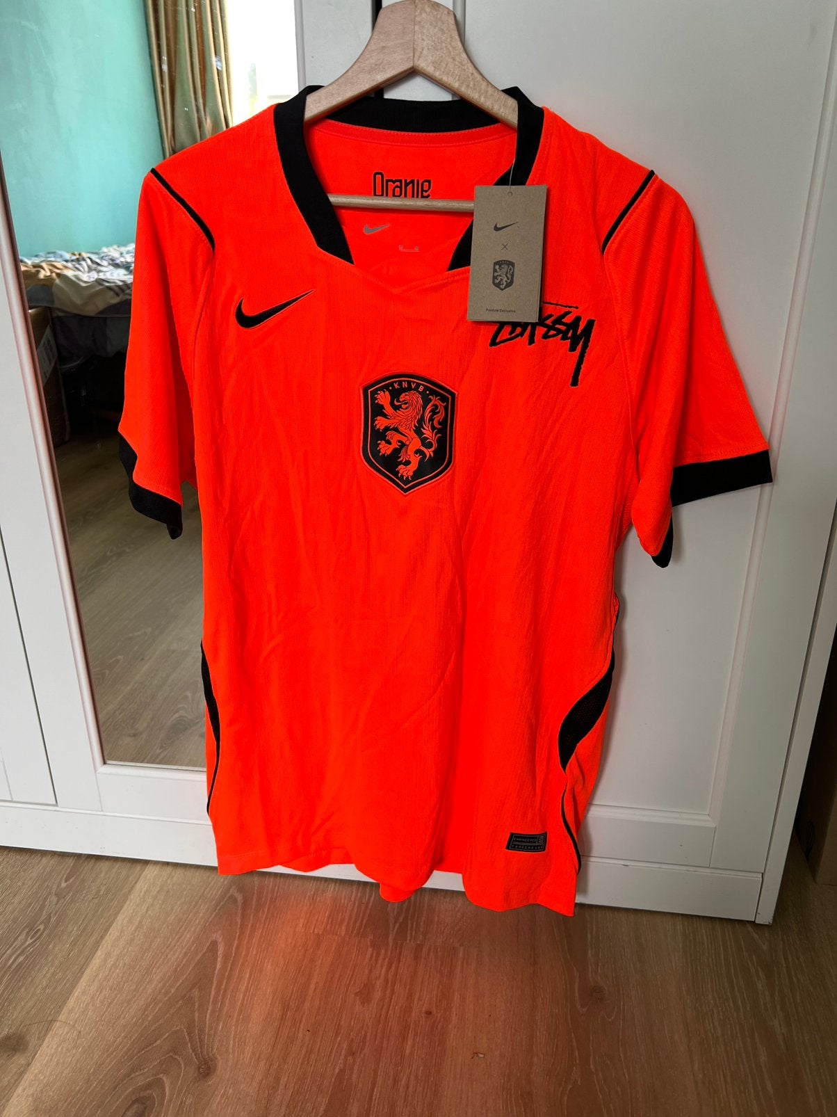 Nederlands elftal thuisshirt WK 2026 Stüssy  Maat M, Maat 48/50 (M), Nieuw, Oranje, Ophalen of Verzenden
