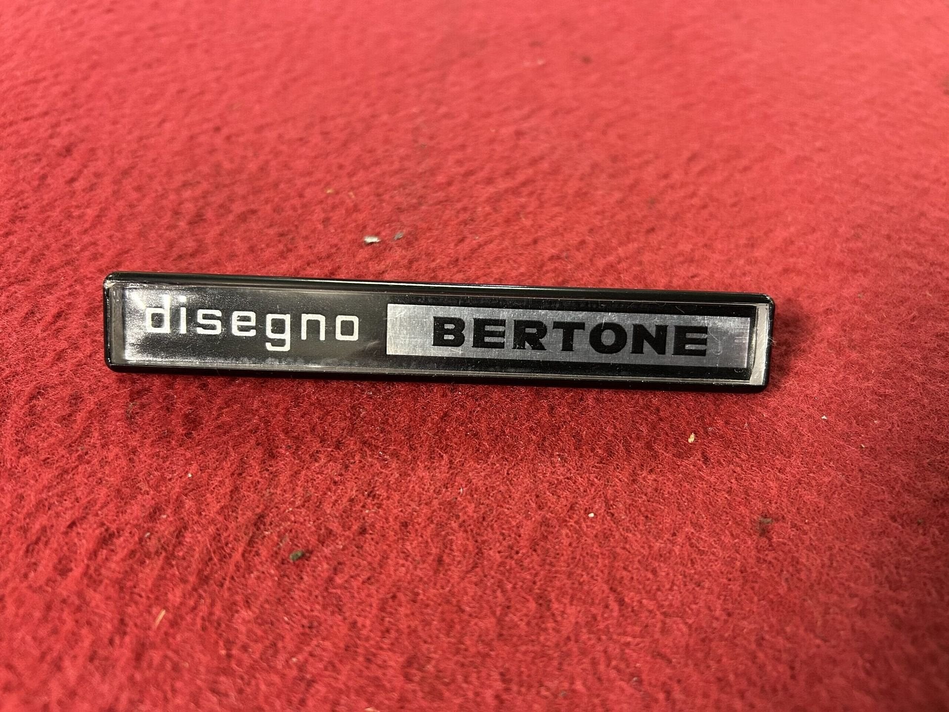 Lamborghini Countach / Ferrari 308 ”disegno BERTONE” embleem, Gebruikt, -, Overige automerken, -