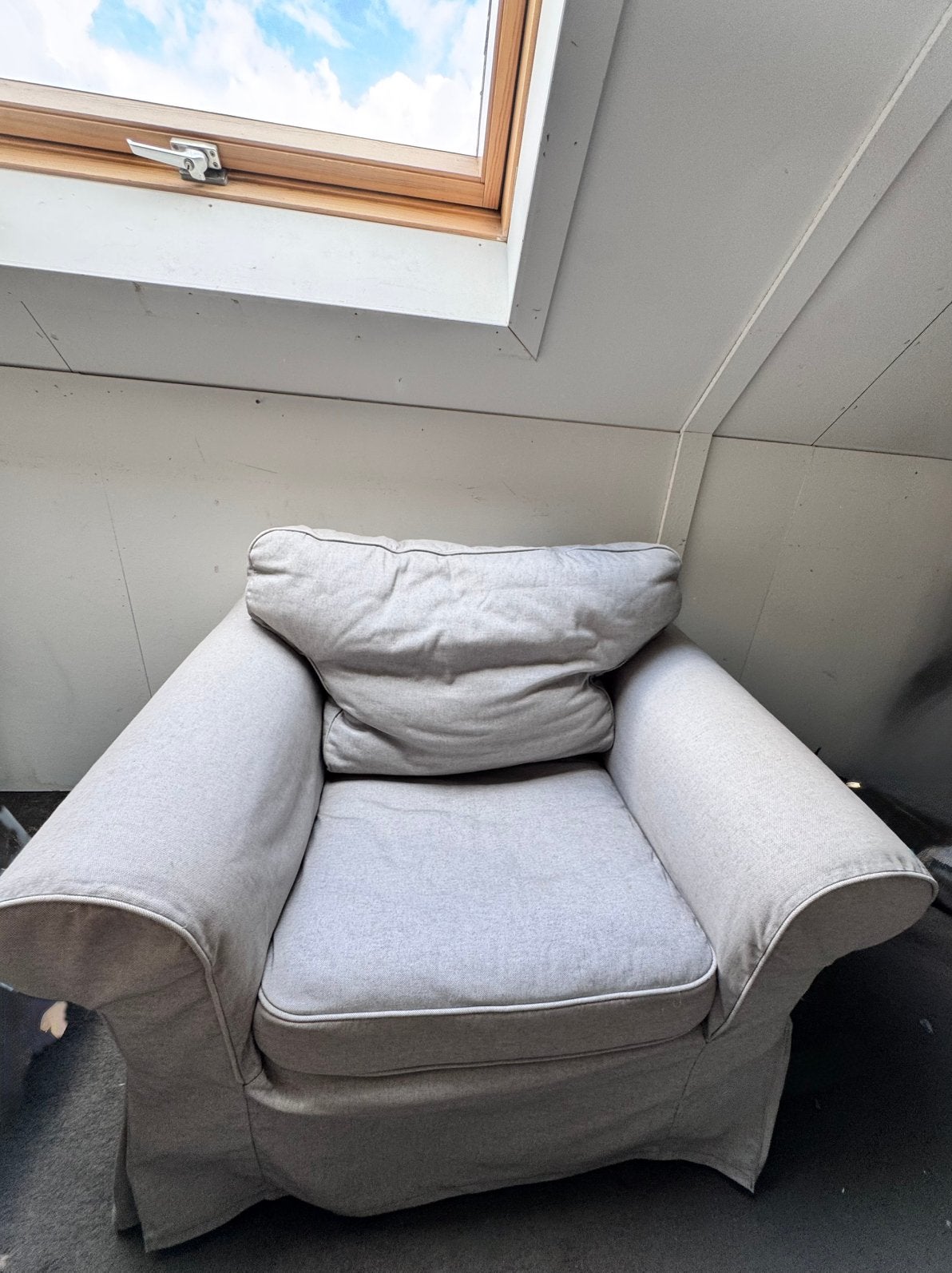 Ektorp ikea stoel lichtgrijs, Eenpersoons, 75 tot 100 cm, Ophalen of Verzenden, Zo goed als nieuw