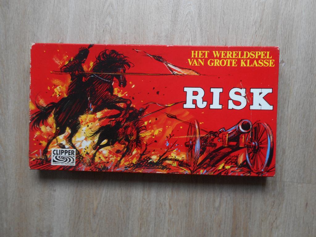 Mooie doos Risk rode doos, Hobby en Vrije tijd, Ophalen, Gebruikt