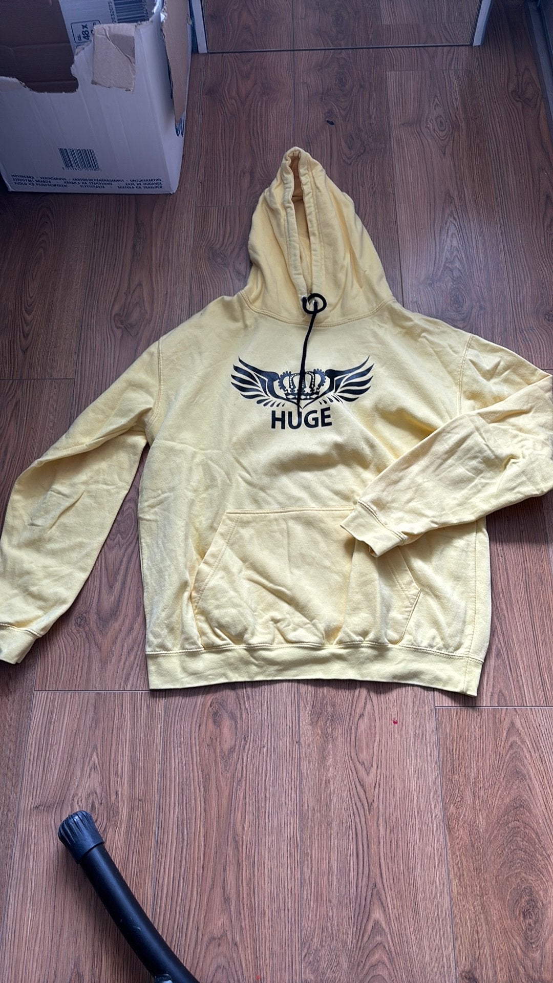 Hoodie Huge, Ophalen of Verzenden, Zo goed als nieuw, Maat 52/54 (L), Geel