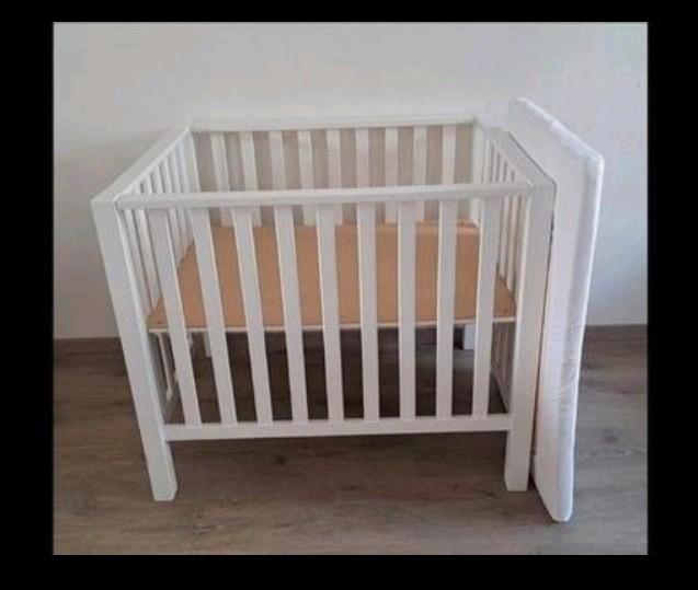 Wit houten box inc. matras, Kinderen en Baby's, Babywiegjes en Ledikanten, Ophalen, Gebruikt, Ledikant