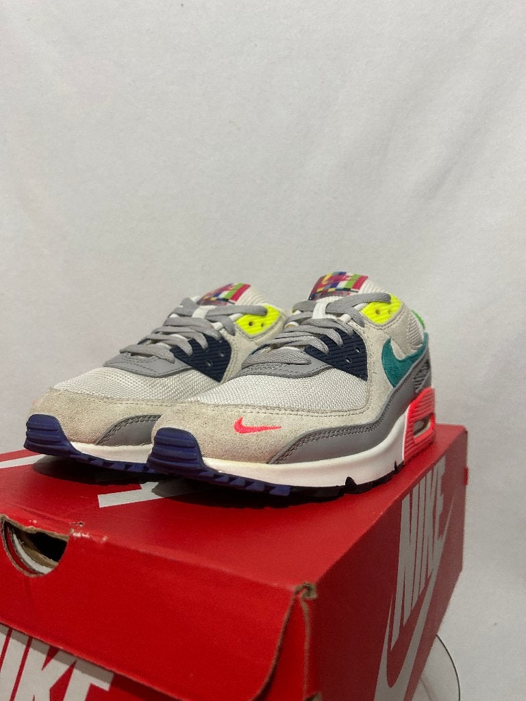 ALS NIEUW! Maat 42,5 - Nike Air Max 90 Evolution of Icons, Kleding | Heren, Schoenen, Overige kleuren, Verzenden, Nike, Nike