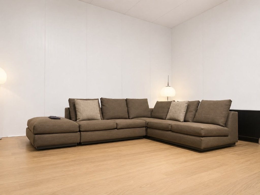 ZGAN Minotti Andersen Hoekbank Taupe + Hocker - NP €35.000, Minotti, Hoekbank, 300 cm of meer, Vierpersoons of meer