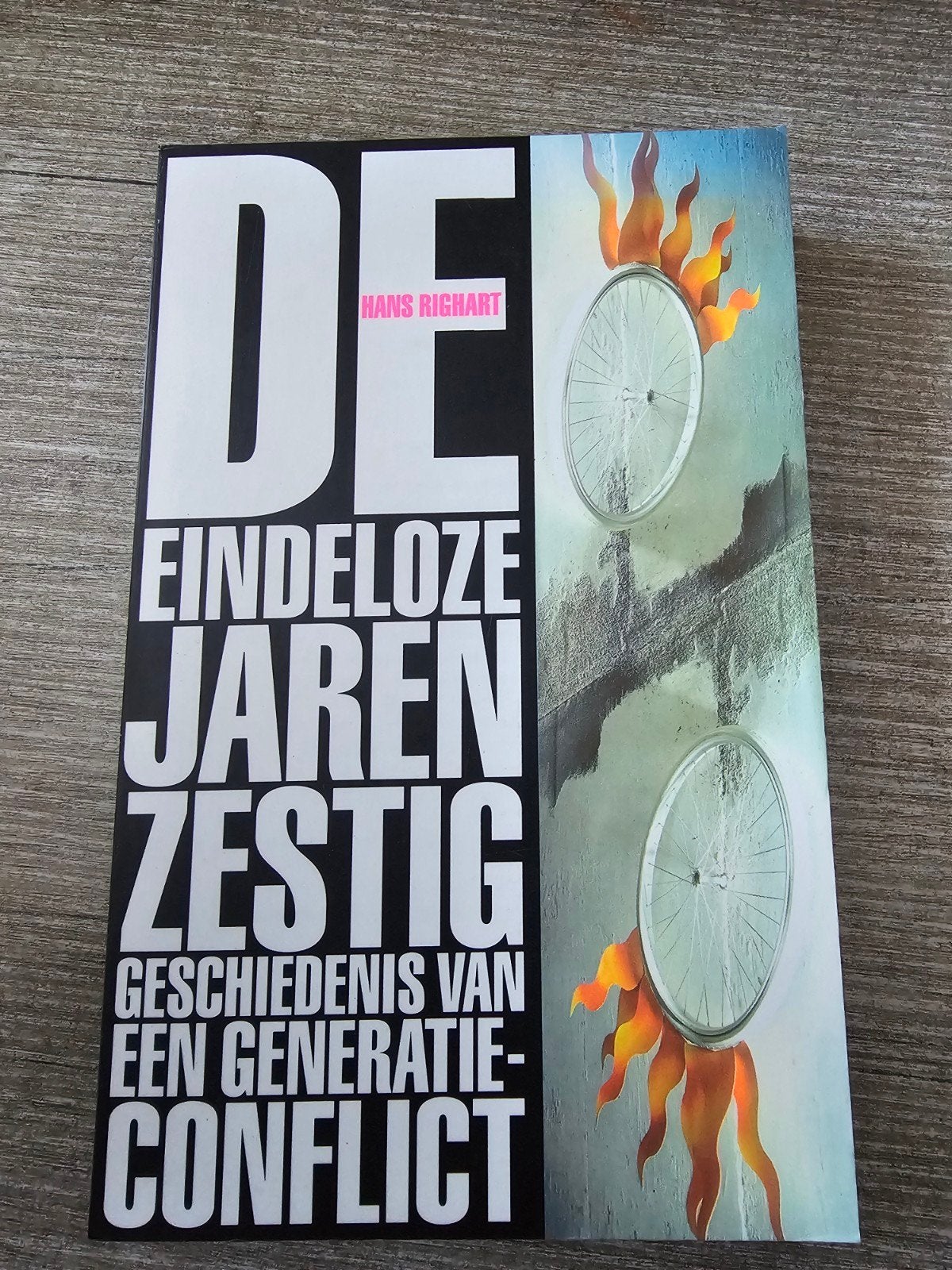De Eindeloze Jaren Zestig - Hans Richart, Ophalen of Verzenden, Gelezen, Hans Richart