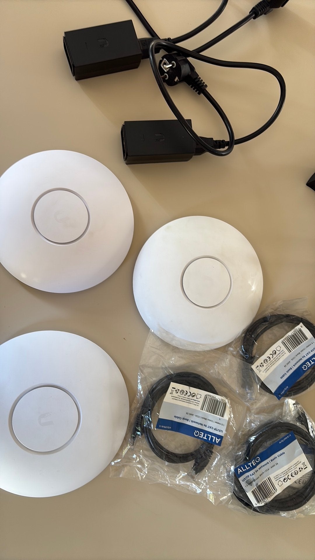 3 Access Points Unify Ubiquiti 1x AP AC pro en 2x AP AC LR, Computers en Software, Ophalen of Verzenden, Gebruikt