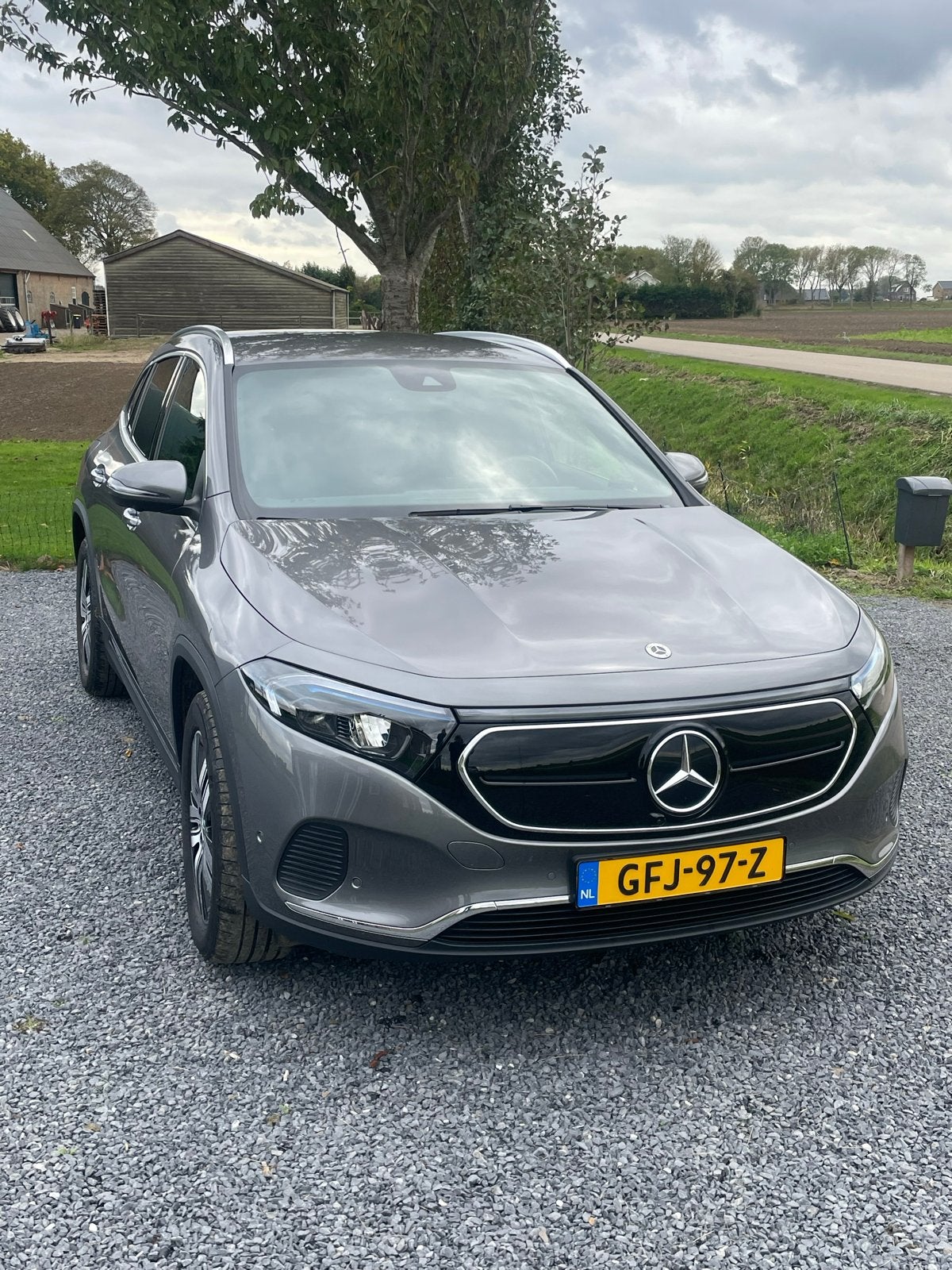 Mercedes-Benz EQA 350 292pk 4MATIC 2023 Grijs, Auto's, Automaat, Dealer onderhouden, 2005 kg, 1800 kg