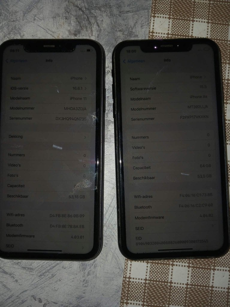 apple iphone s de 11 64gb en de xr  in een koop voor 65, Telecommunicatie, Gebruikt, Zwart, 64 GB, IPhone 11