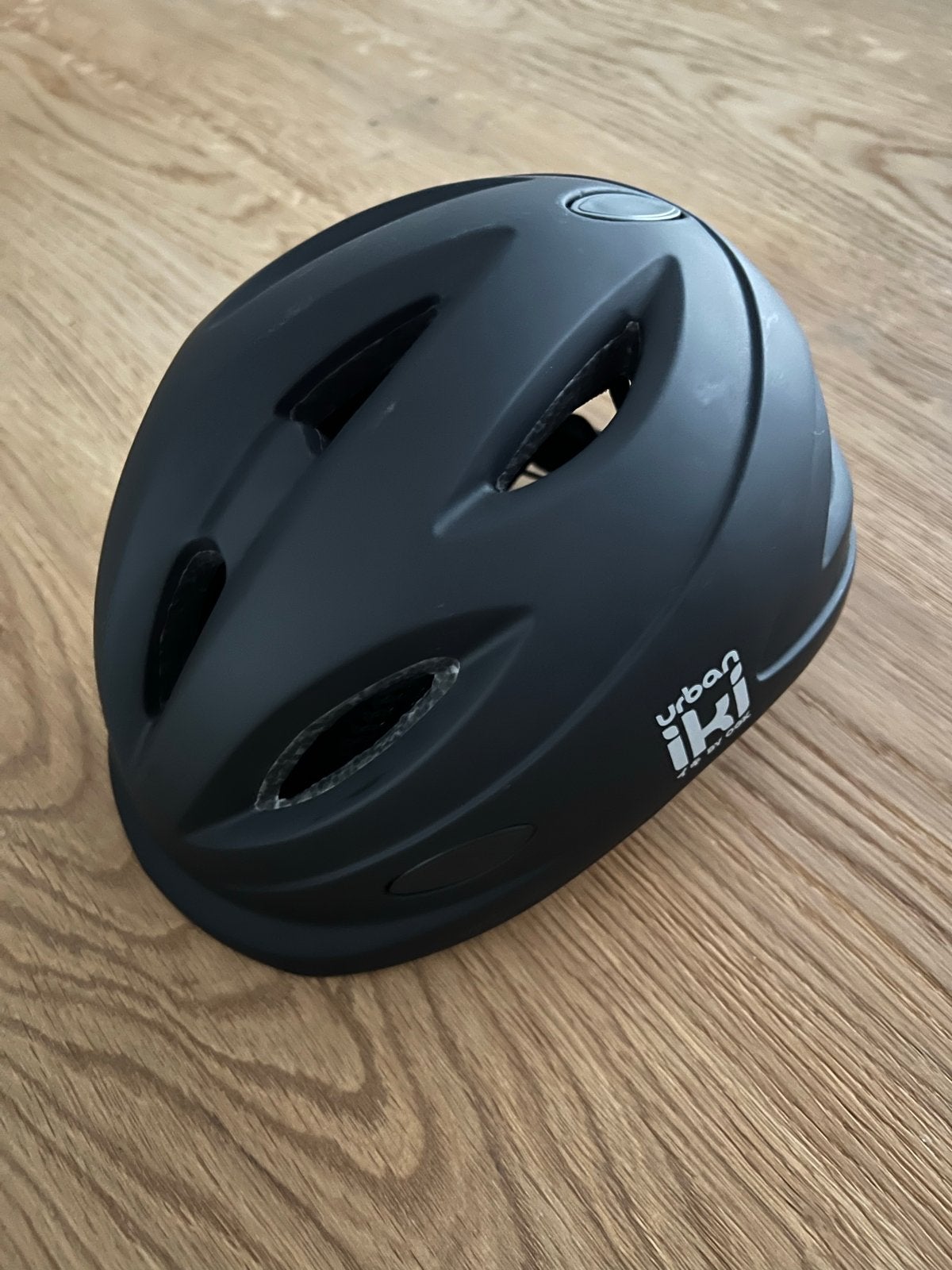 Urban Iki fietshelm zwart XS - Zo goed als nieuw, Fietsen en Brommers, Fietsaccessoires | Fietshelmen, Ophalen, Zo goed als nieuw