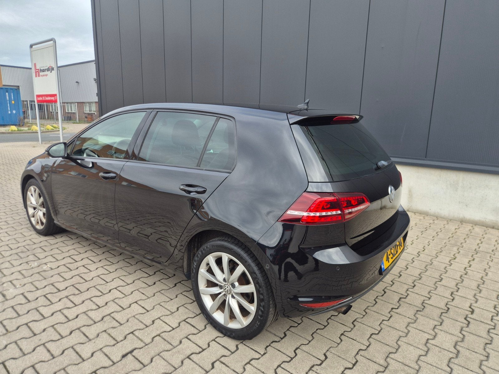 Foto 12 van Volkswagen Golf 1.2 TSI 77KW 5D DSG 2014 Zwart