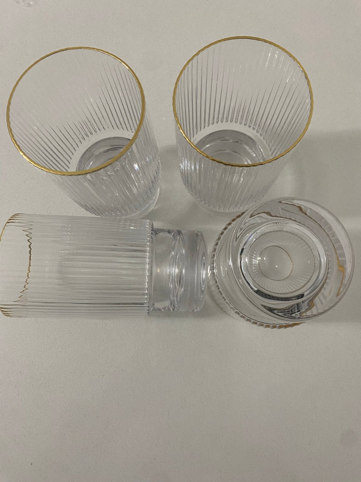 Set van 4 geribbelde glazen met gouden rand, Huis en Inrichting, Keuken | Servies, Glas of Glazen, Overige merken, Verzenden, Nieuw