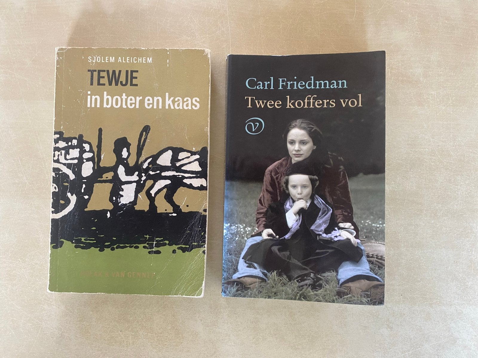 Boeken: Tewje in boter en kaas & Twee koffers vol, Ophalen of Verzenden, Gelezen, Nederland
