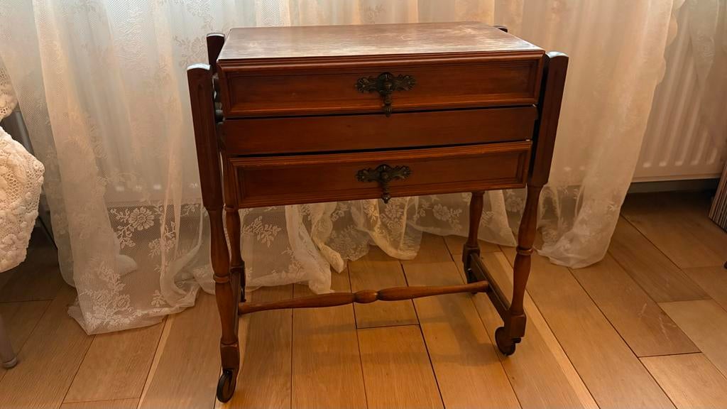 Vintage Naaikastje op Wieltjes - Houten Handwerktafel, Ophalen of Verzenden