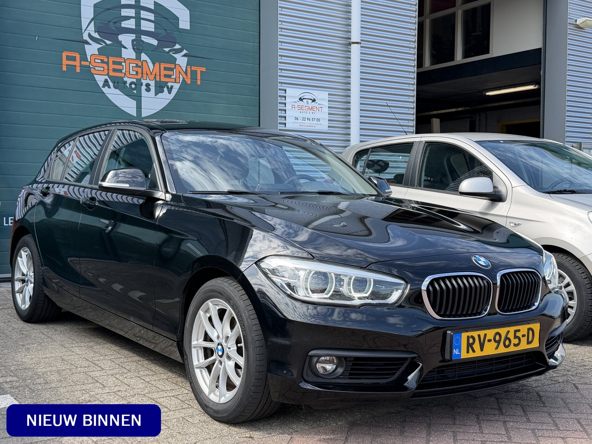 BMW 1-serie 118i Executive / Automaat / NAP / LED / Navi / P, Auto's, Gebruikt, Zwart, Origineel Nederlands, Bedrijf