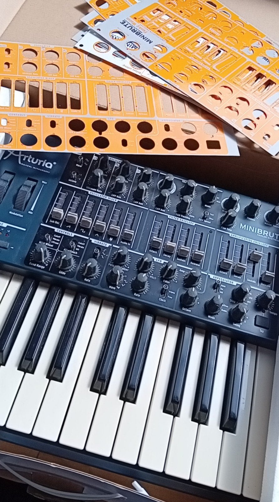 Arturia MiniBrute Analoge Synthesizer - Zo goed als nieuw, Muziek en Instrumenten, Overige merken, Gebruikt, Met midi-aansluiting