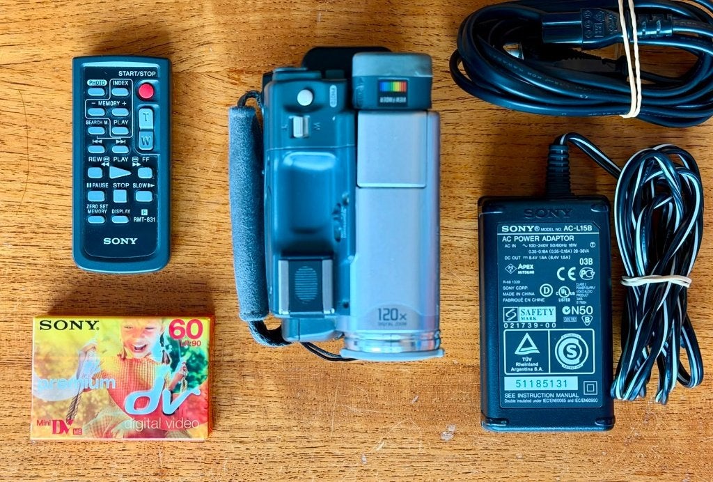 Sony DCR-TRV33E Mini DV Handycam, NightShot, GETEST!, Mini dv, 20x of meer, Ophalen of Verzenden, Zo goed als nieuw