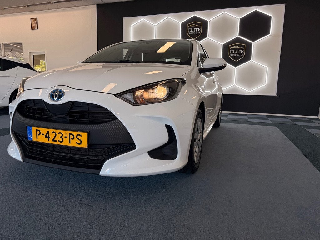 Toyota Yaris 1.5 Hybrid Comfort, Gebruikt, Bedrijf, Hybride Elektrisch/Benzine, 3 cilinders