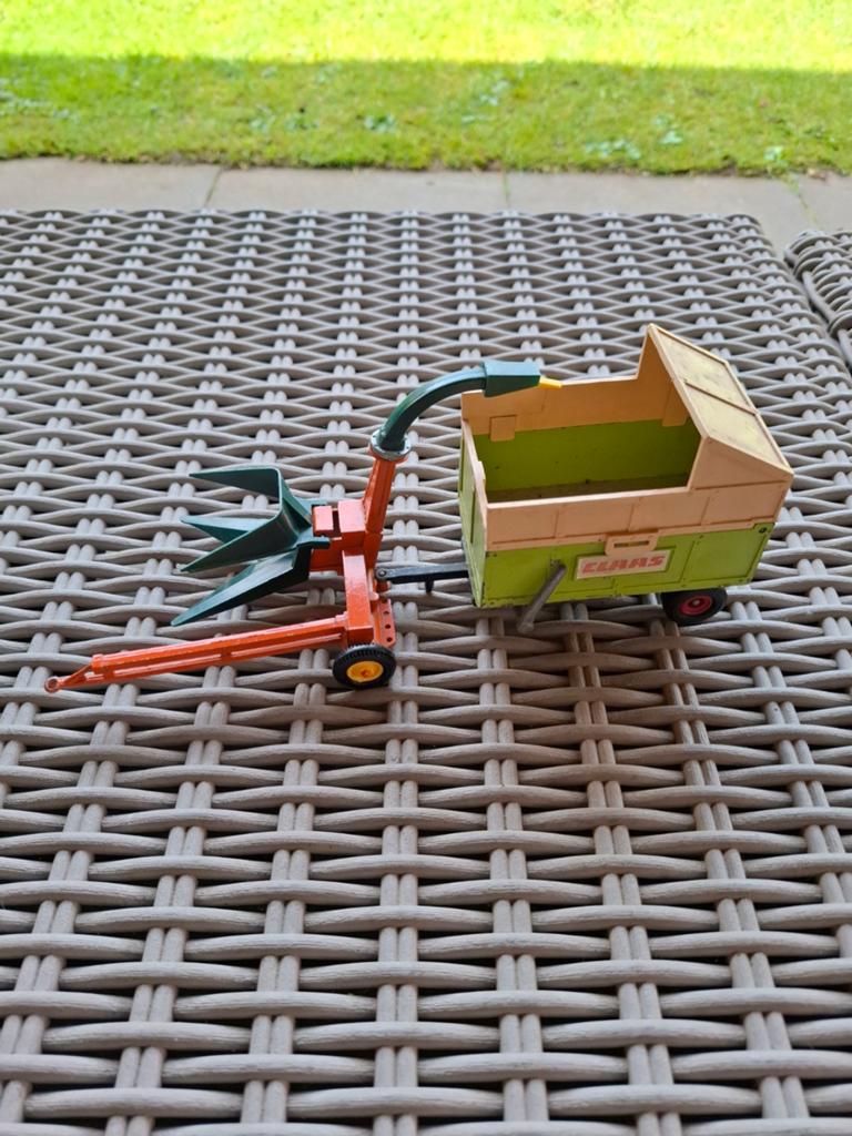 Te koop britains, hakselaar met claas kieper, Ophalen of Verzenden, Zo goed als nieuw, Tractor of Landbouw, Britains