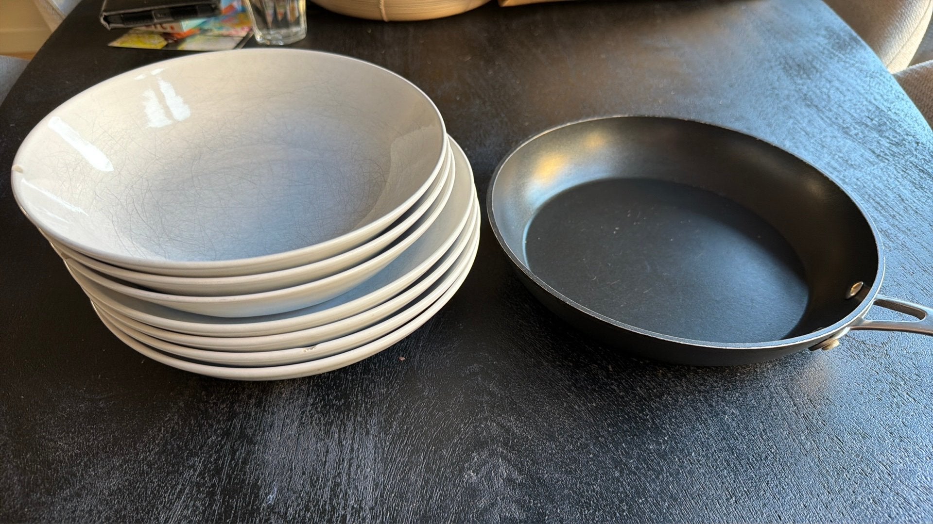 Gratis diepe borden (7) & koekenpan, Huis en Inrichting, Keuken | Potten en Pannen, Ophalen, Zo goed als nieuw