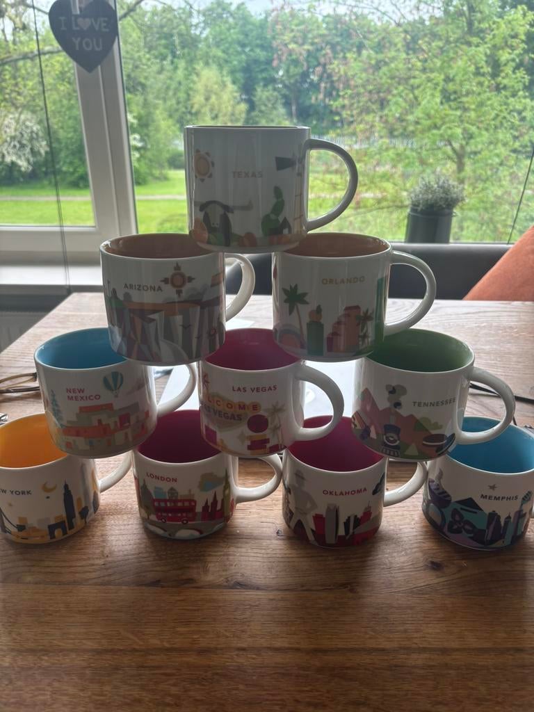 10 Starbucks mokken, Huis en Inrichting, Keuken | Servies, Ophalen of Verzenden, Zo goed als nieuw, Overige stijlen, Kop(pen) en/of Schotel(s)