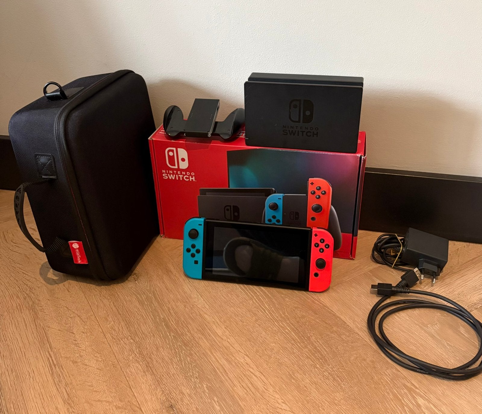 Nintendo Switch Rood/Blauw – Compleet + Originele Doos, Ophalen, Gebruikt, Zonder controller, Switch 2019 Upgrade