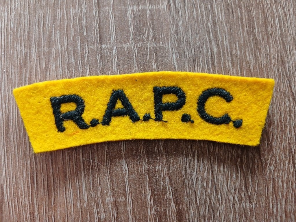 Schouderembleem R.A.P.C. Royal Army Pay Corps., Ophalen of Verzenden, Landmacht, Engeland, Embleem of Badge