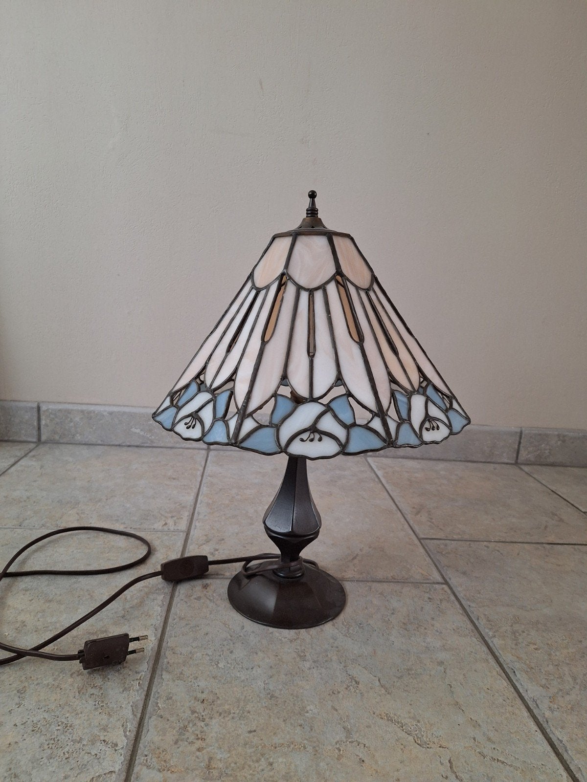 Prachtige Tiffany Tafellamp - Blauw/Wit Bloemmotief, Ophalen, Tiffany lamp, Met schakelaar, E27 (groot)